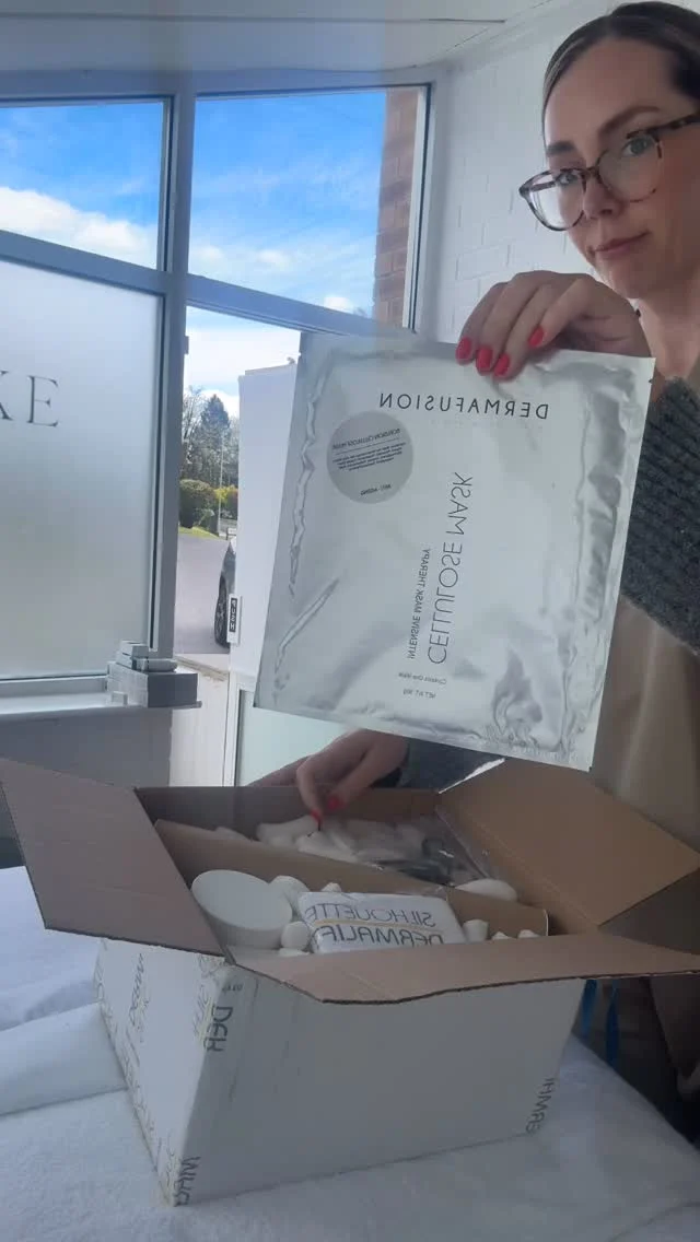 SPECIAL DELIVERY 📦✨ 

Welcome to the studio, Silhouette Dermalift Trio 🤍 

This is your new go-to for the ultimate non-invasive glow-up… delivering visible tone, lift & radiance wherever you need it most. 

Think brighter under-eyes, sculpted contours, and that firm, refreshed finish we all love — without the downtime. 

Perfect for targeting: 
• Under-eye darkness 
• Loose jowls 
• Loss of tone around the neck 
• Post-weight loss skin laxity 

If you’ve been looking for a treatment that actually does it all… this is it. 

DM to book or learn more 💌
