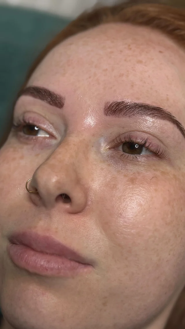 Hybrid tint … just pure glossy brow definition that lasts longer than basic tint. 

Teamed with a precision wax and restorative mask, you’re left with super glossy hydrated brows. 

@saintandserenity #baildonbeauty #bespokebeautyandmakeup #baildonbeautysalon #brows #browlamination #baildonmums #baildonbrows