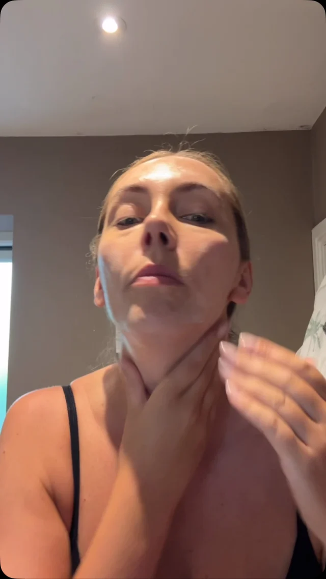 What is my routine ? …. Take a look 👀 

Being  a facialist means my skin needs to be my advertising board. 

Equally, I have hormone fluctuations and breakouts just like everyone else. 

Take a look at my routine …. 

What’s your favourite part of your evening routine ? 

#bespokebeautyandmakeup #baildonbeauty #baildonbeautysalon #baildon #estimensens